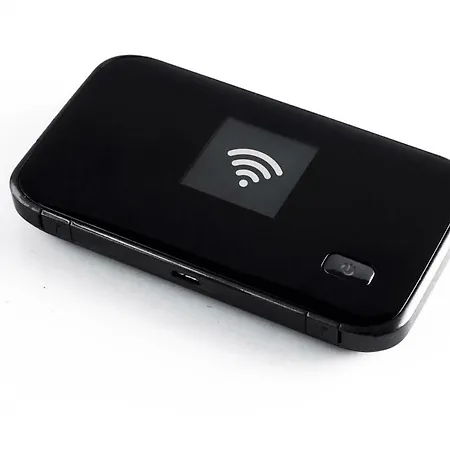 Fiumelatte Sleeps 2 Air Con Wifi 公寓 *